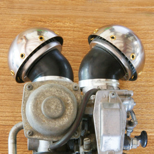 Boitier filtre à air vintage type champignon coudé 45°avec vieux rivet, carbu Ø 45mm à 60mm
